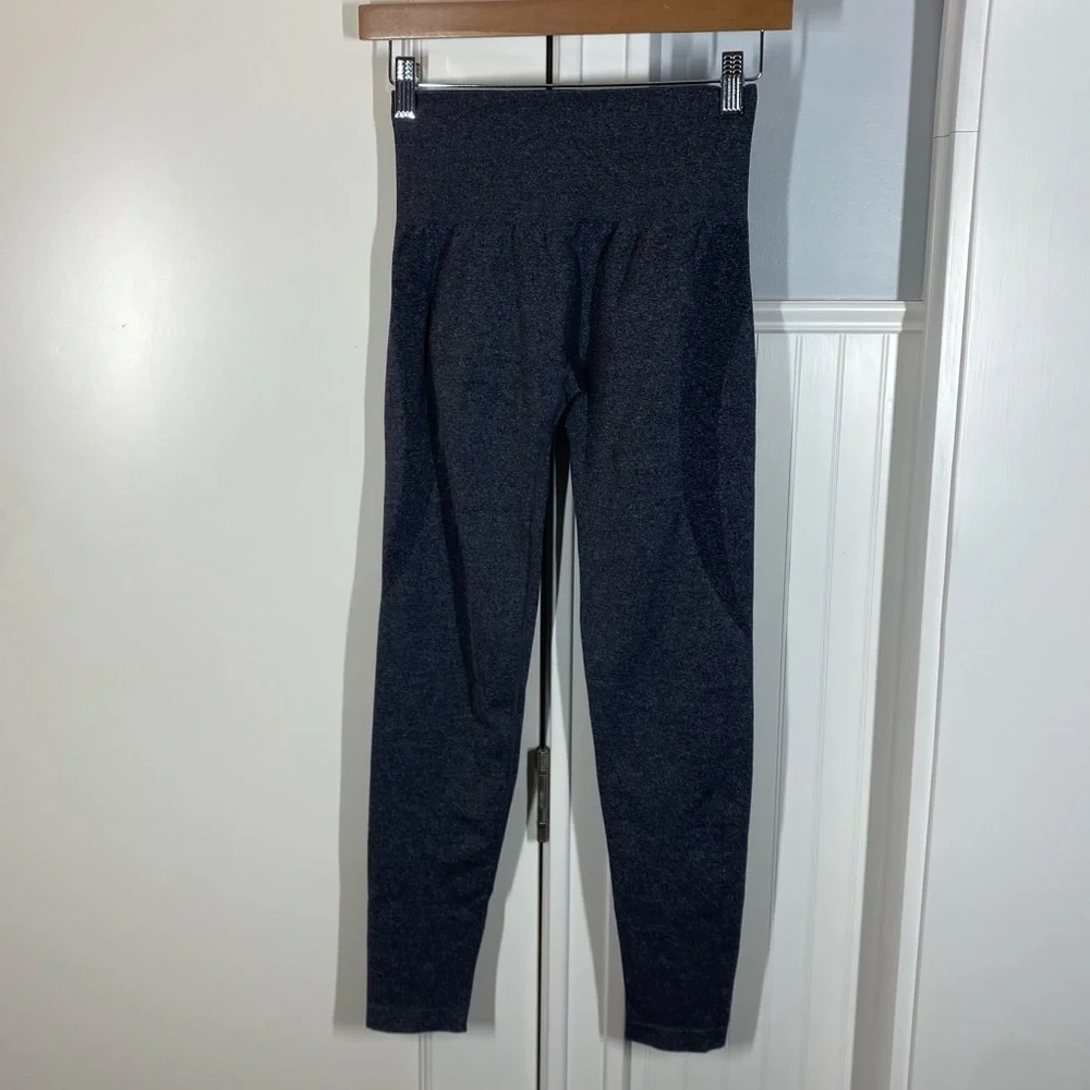 NVGTN Contour Seamless Leggings Gray Size medium gym workout‎ walk booty lift